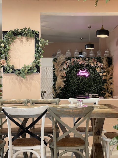 Brunch at Amo House And Catering, Cairns