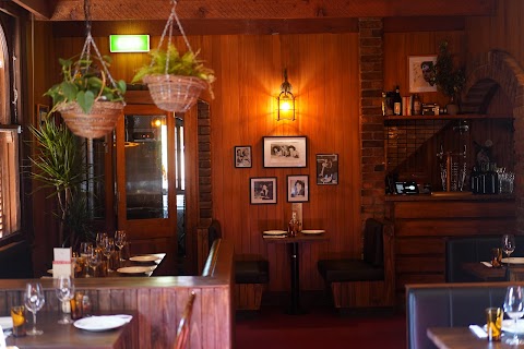 Pizza at Leonardo's Pizza Palace, Melbourne