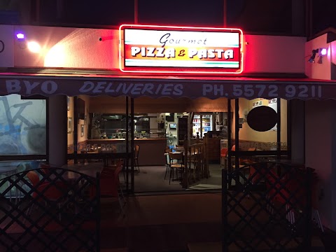 Pizza at Gourmet Pizza & Pasta Ribs Miami, Gold Coast
